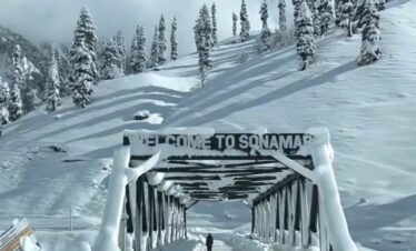 Discover Paradise: Srinagar’s Dal Lake, Snowy Sonmarg & Floral Gulmarg